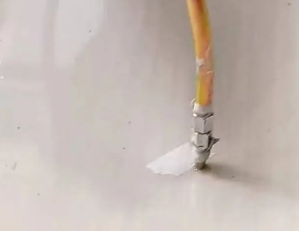 景县瓷砖空鼓维修公司专业解答在瓷砖铺贴过程中，如果使用的砂料过粗（如全部使用了粗砂），可能会导致以下问题